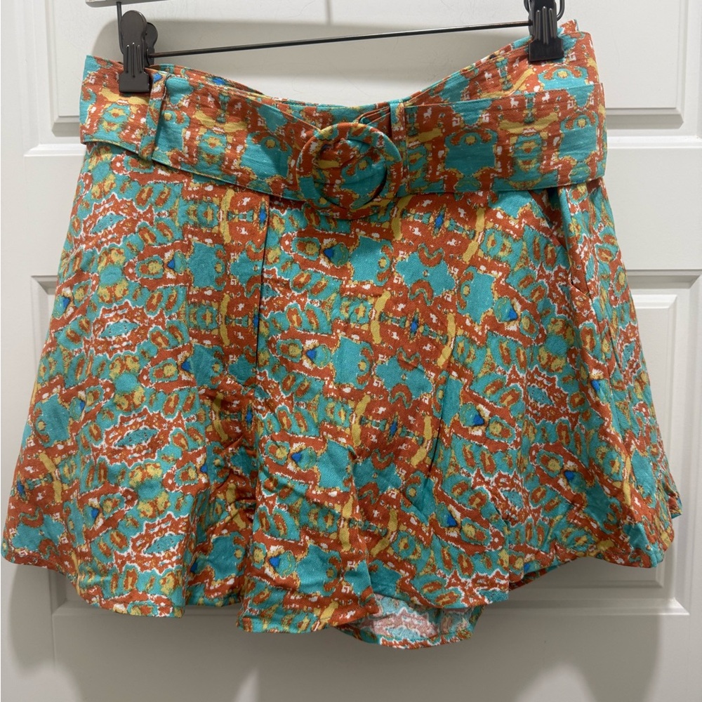 NWT. Moon River. Belted Flowy Shorts. Orange/Blue Batik Print. Size Medium.